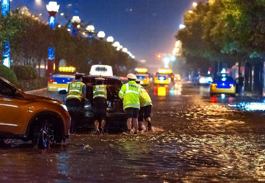 南方暴雨破紀錄 歐盾救援方案之汽車水下救援(圖1)