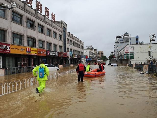 警惕！中國氣象局連發三個預警，多地有大暴雨(圖1)