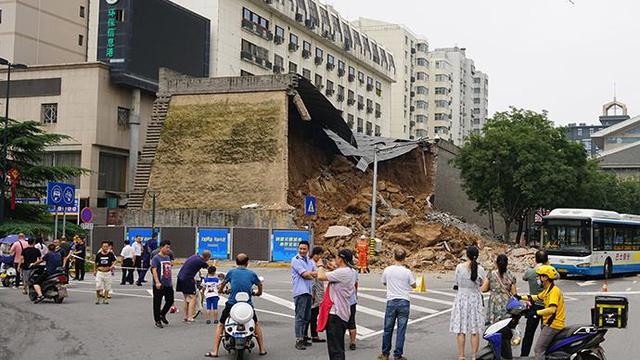 西安城墻坍塌系連續大雨所致